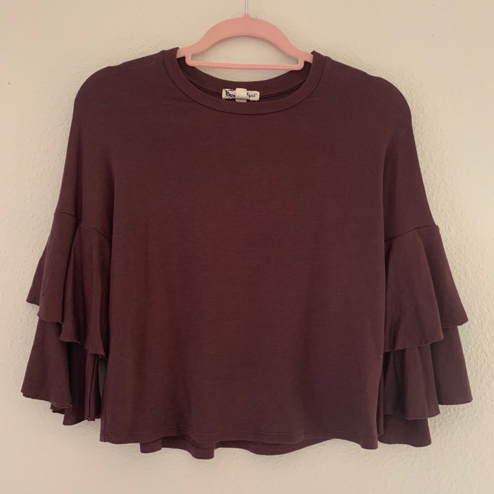 Boutique Brand Top with Ruffle Sleeve ⁣